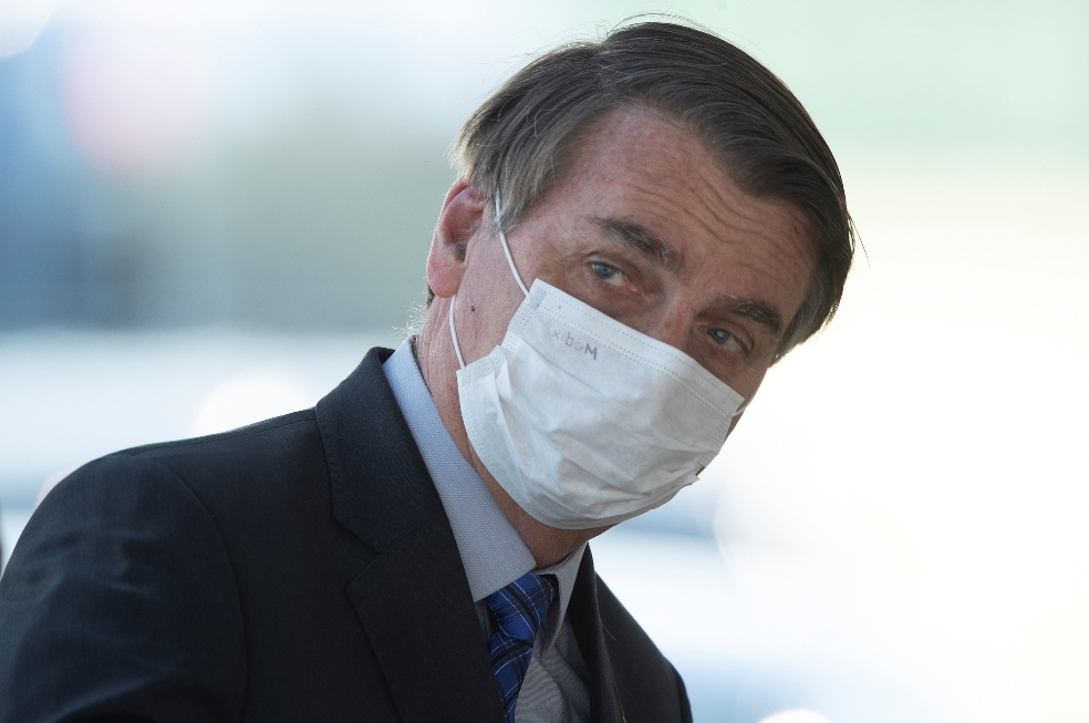 El presidente de Brasil, Jair Bolsonaro, dice que "la muerte es el destino de todo el mundo", ante aumento de muertes por COVID-19.