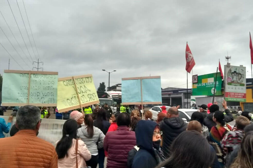 Residentes de conjunto en Bogotá harán plantones semanales para exigir un semáforo