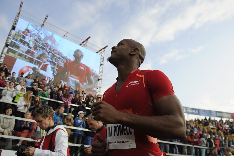 Asafa Powell se impuso en los 100 metros en República Checa