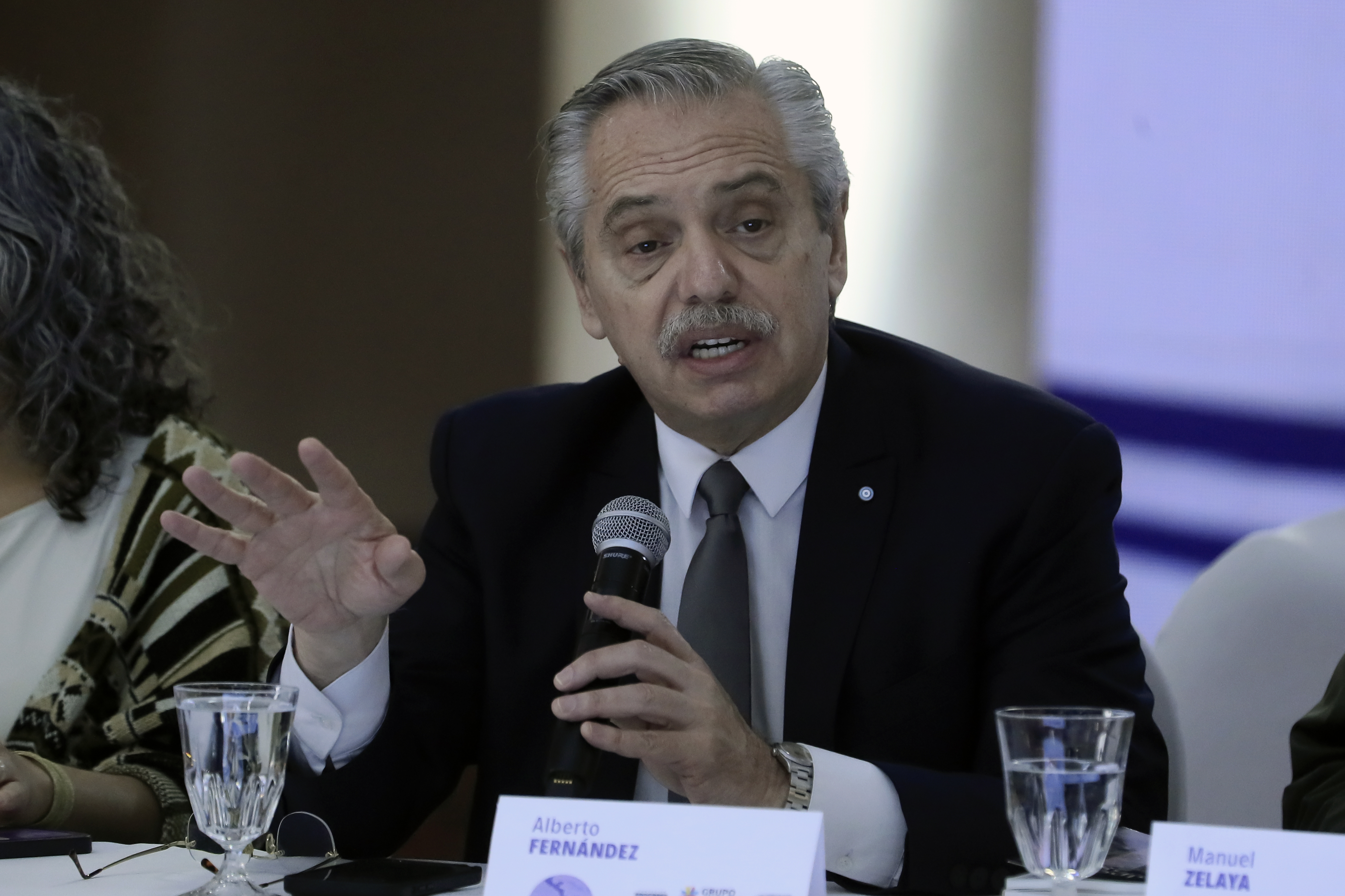 Ex primera dama argentina dice que Alberto Fernández la obligó a abortar