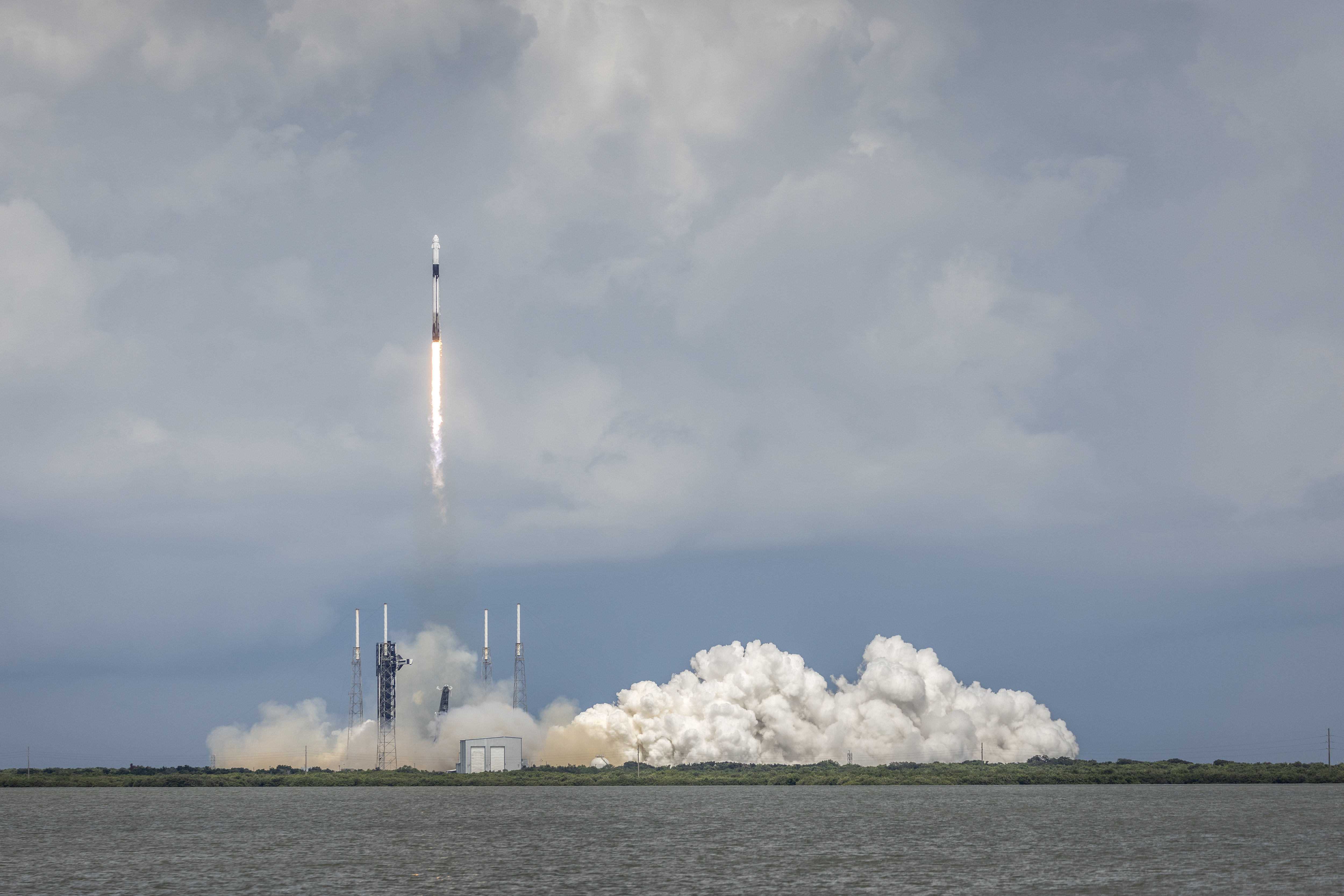 Llega a la Estación Espacial nave de rescate de astronautas varados en el espacio