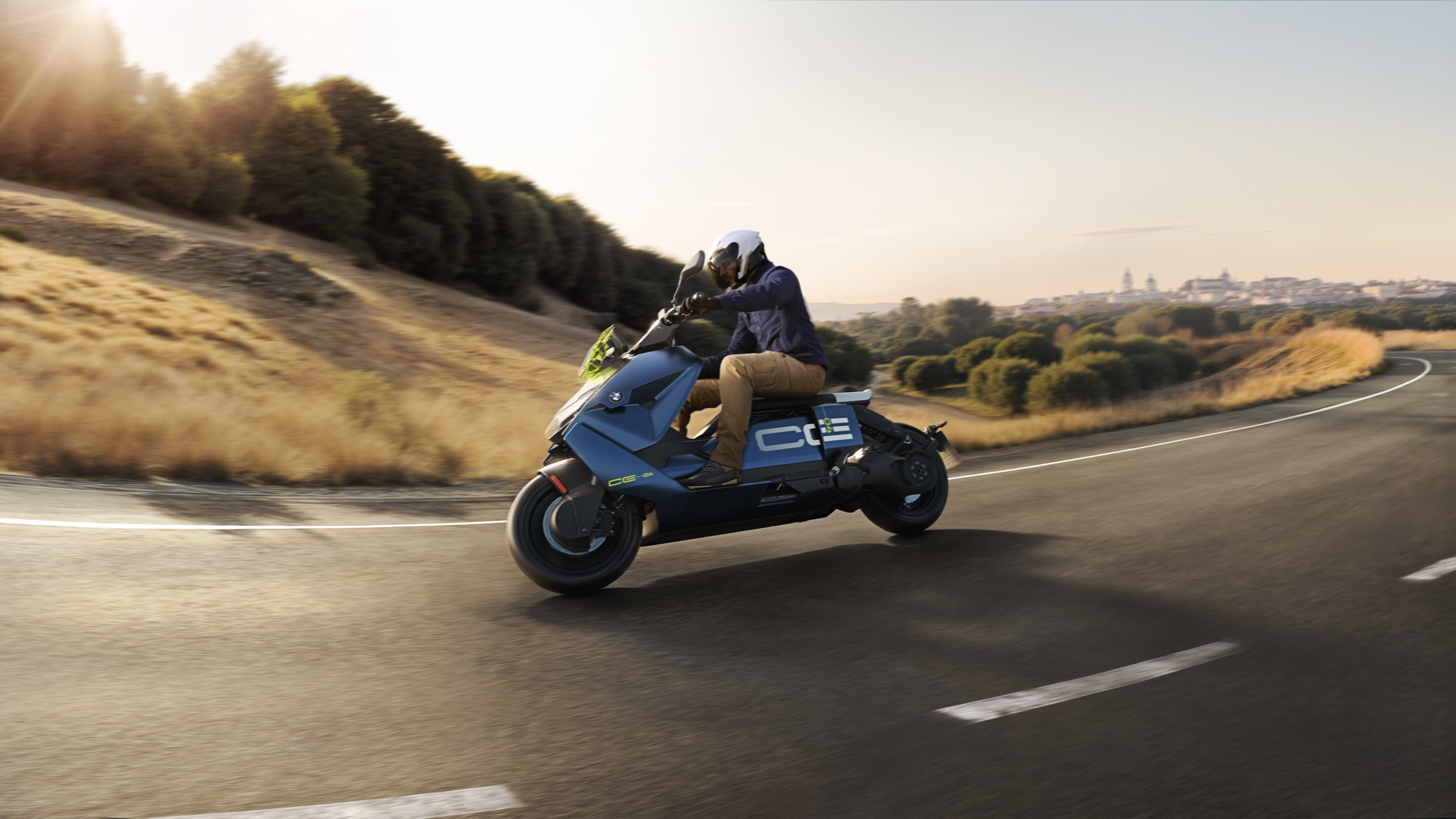 BMW Motorrad lanza el nuevo CE 04