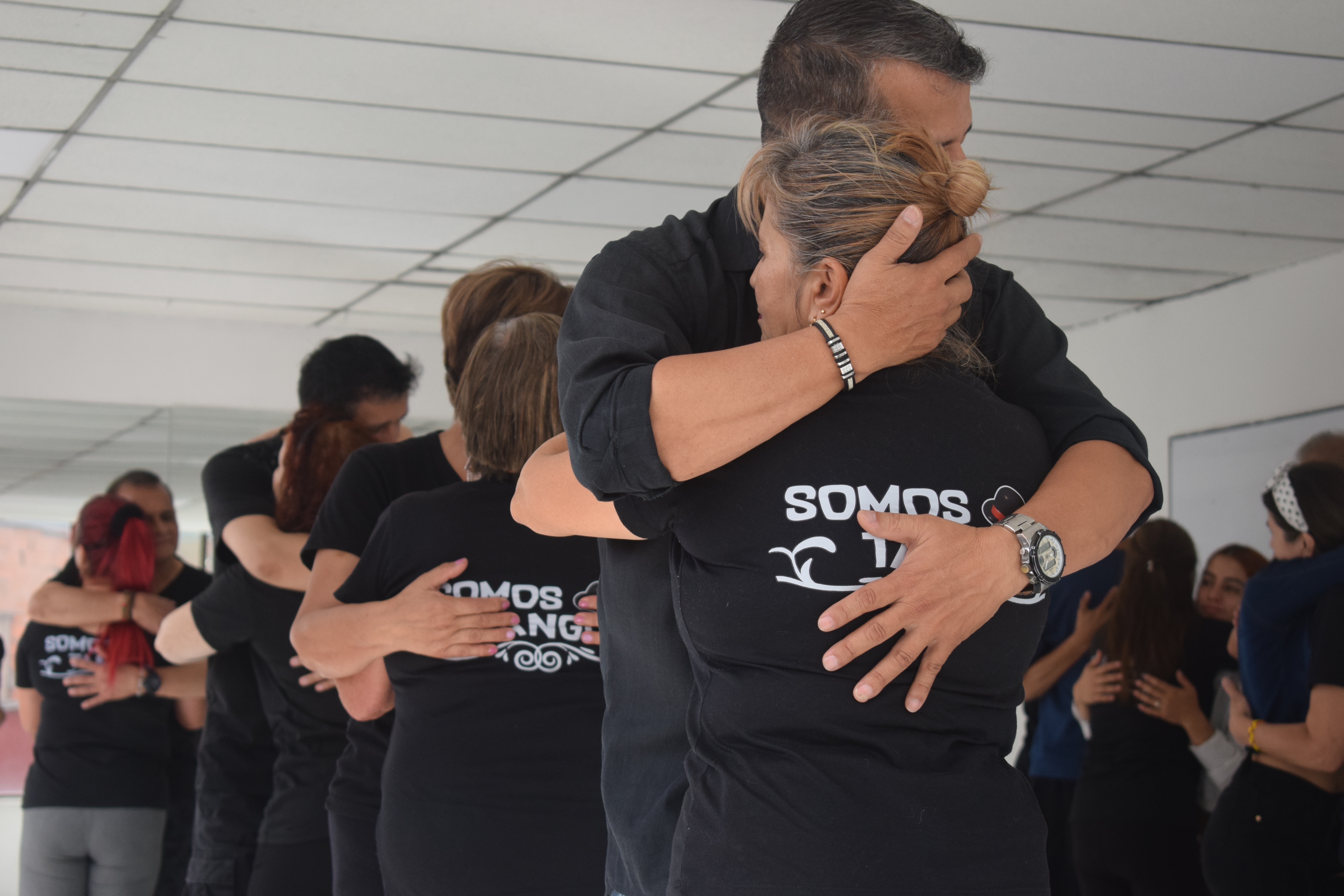 El abrazo del tango: terapia para adultos mayores
