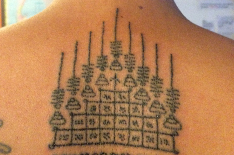 Tatuado por un monje budista en Tailandia