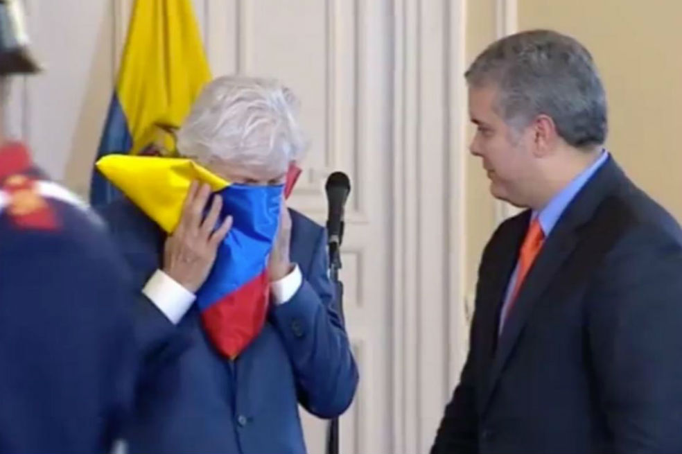 “Pékerman, usted está en el pabellón de los grandes del fútbol”: Iván Duque