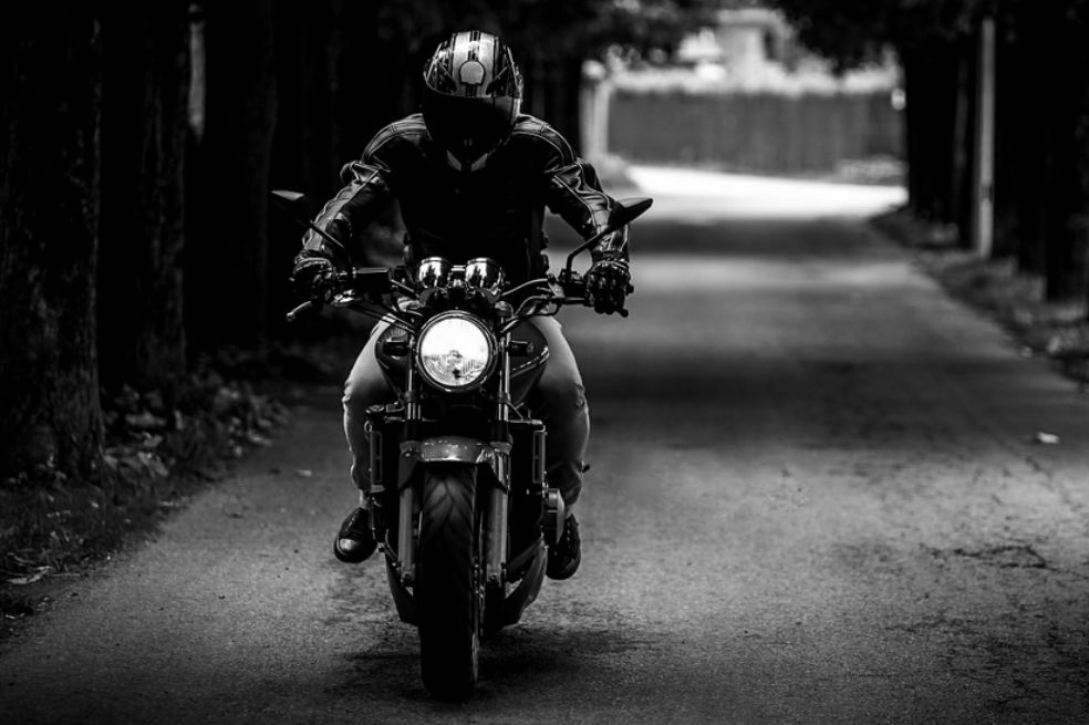 Rayo mata a pareja que iba en motocicleta en Bolivia
