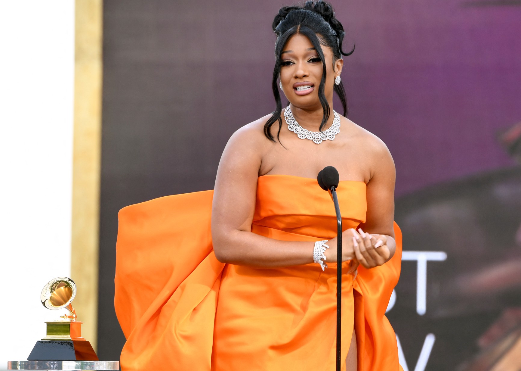 Demandan a rapera Megan Thee Stallion por acoso sexual y ambiente laboral hostil
