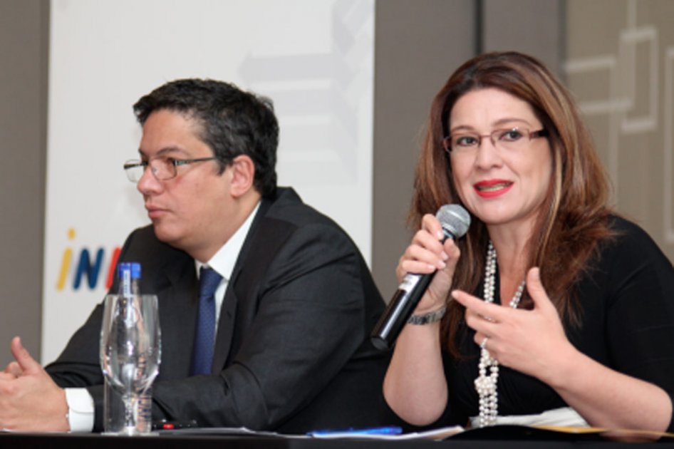 Santiago Rojas, ministro de Comercio, Industria y Turismo y Beatriz Daza, gerente de iNNpulsa Mipyme. 