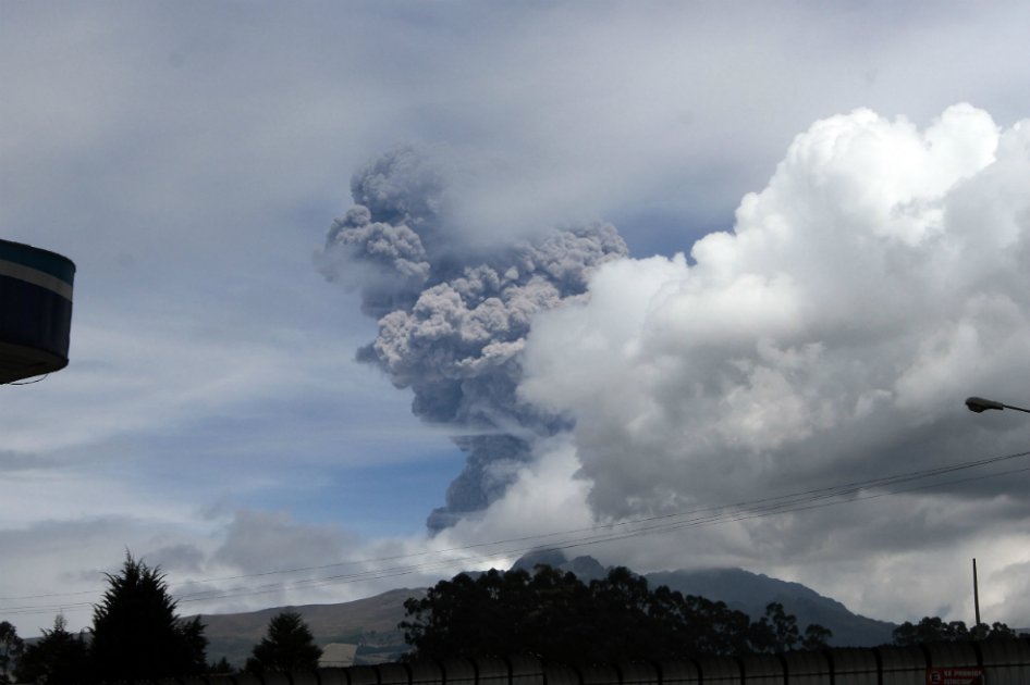 Evacúan por «prevención» poblados cercanos a volcán Cotopaxi en Ecuador