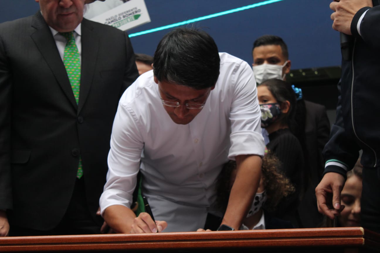 Camilo Romero, quien fue precandidato presidencial de Alianza Verde (que no tendrá candidato presidencial y dejó a sus miembros en libertad), tuvo aval presidencial por parte de los movimientos Unión Patriótica y ADA.