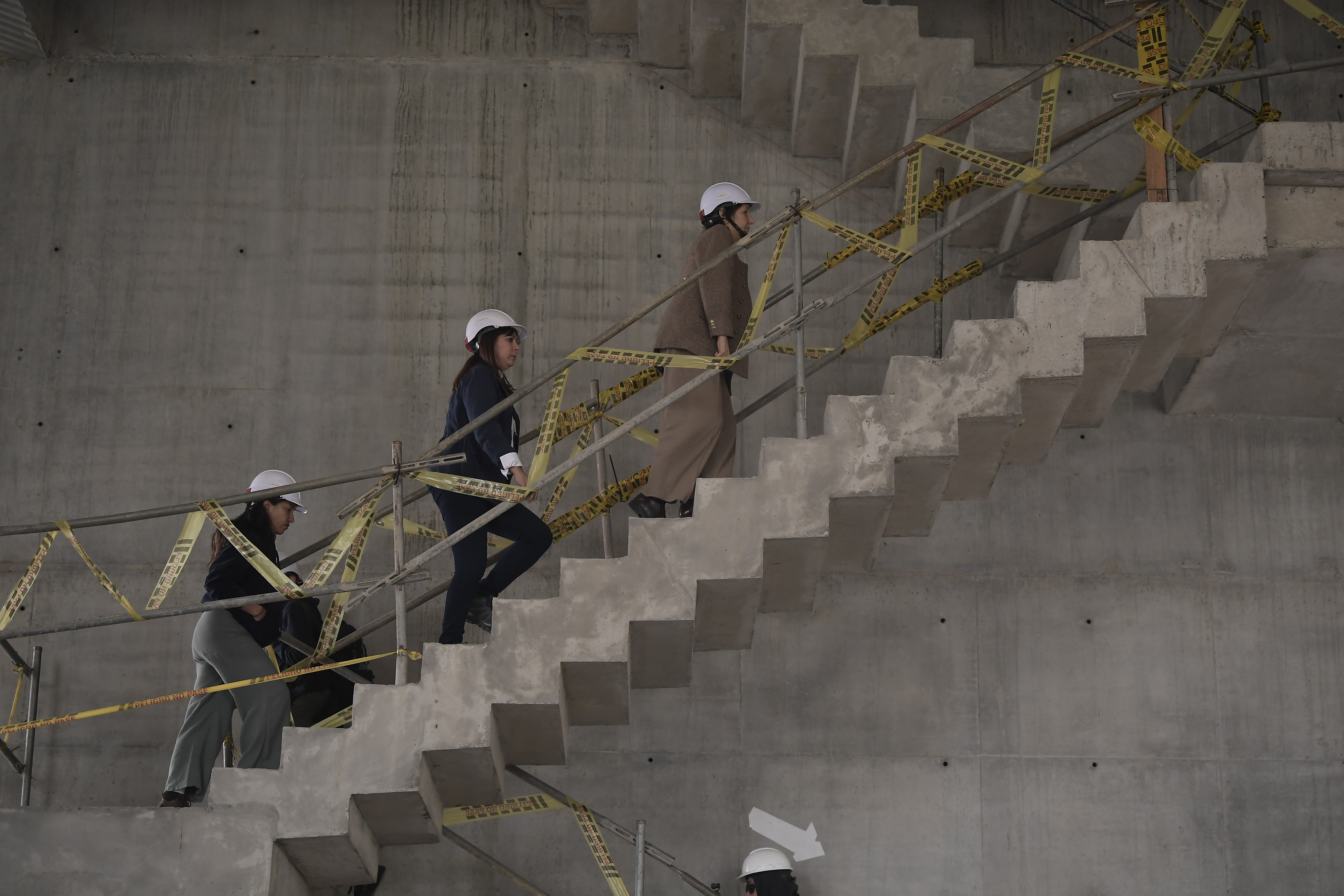 Directora del Centro Nacional de Memoria Histórica y Adriana González, directora del Museo de la Memoria, visitan las obras del Museo Nacional de la Memoria, que reanudará su construcción tras tres años de parálisis.