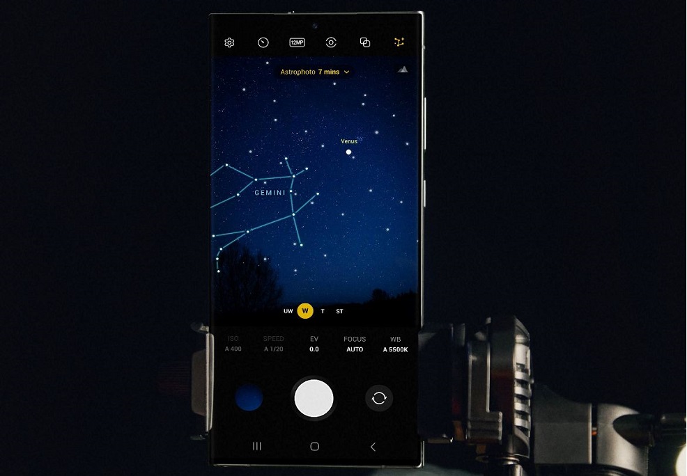 Las tecnologías que emplea samsung para la fotografía nocturna permite capturar el detalle de un cielo estrellado.