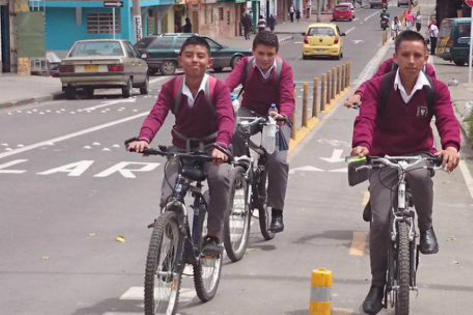 2.000 estudiantes de colegio se transportan a diario en bicicleta en Bogotá