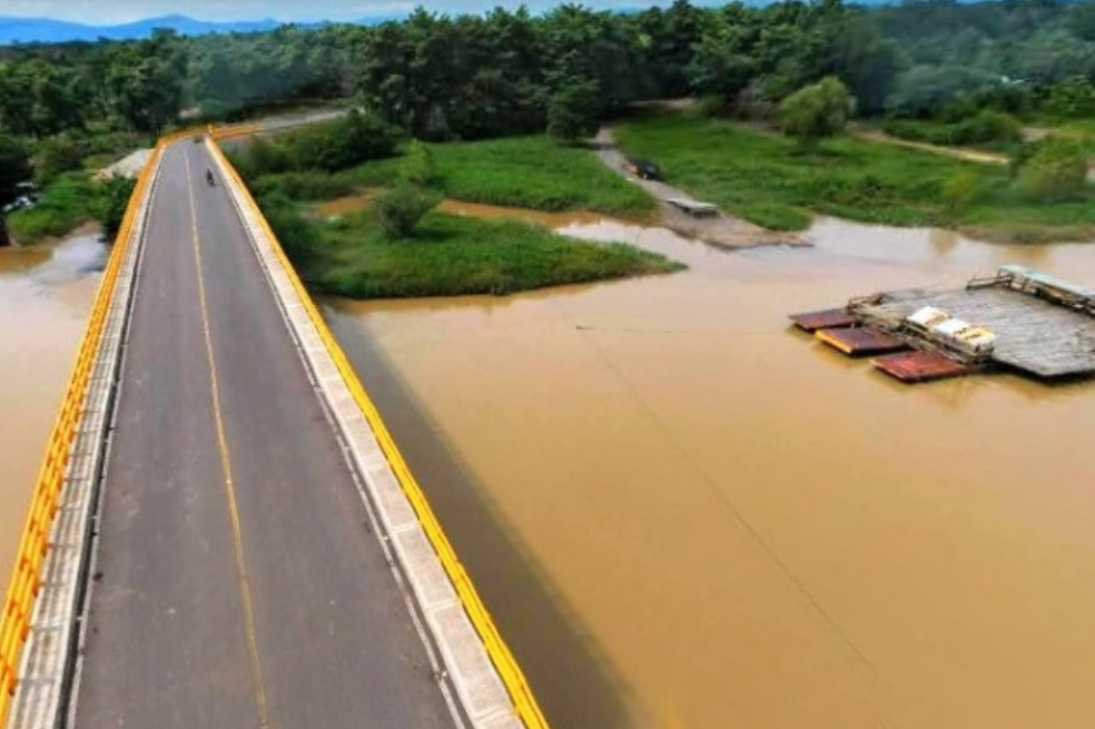 El Puente de Valencia se encuentra sobre el río Sinú, en el Municipio de Tierralta (Córdoba).