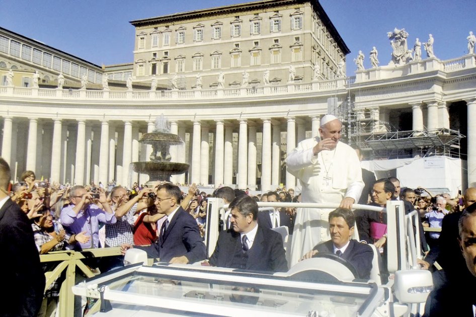 En la Plaza de San Pedro empieza la “hipnosis colectiva".