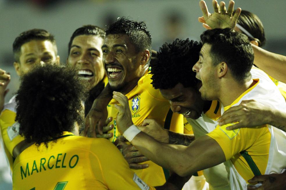 Brasil aseguró cupo a Rusia 2018 y apretó la eliminatoria