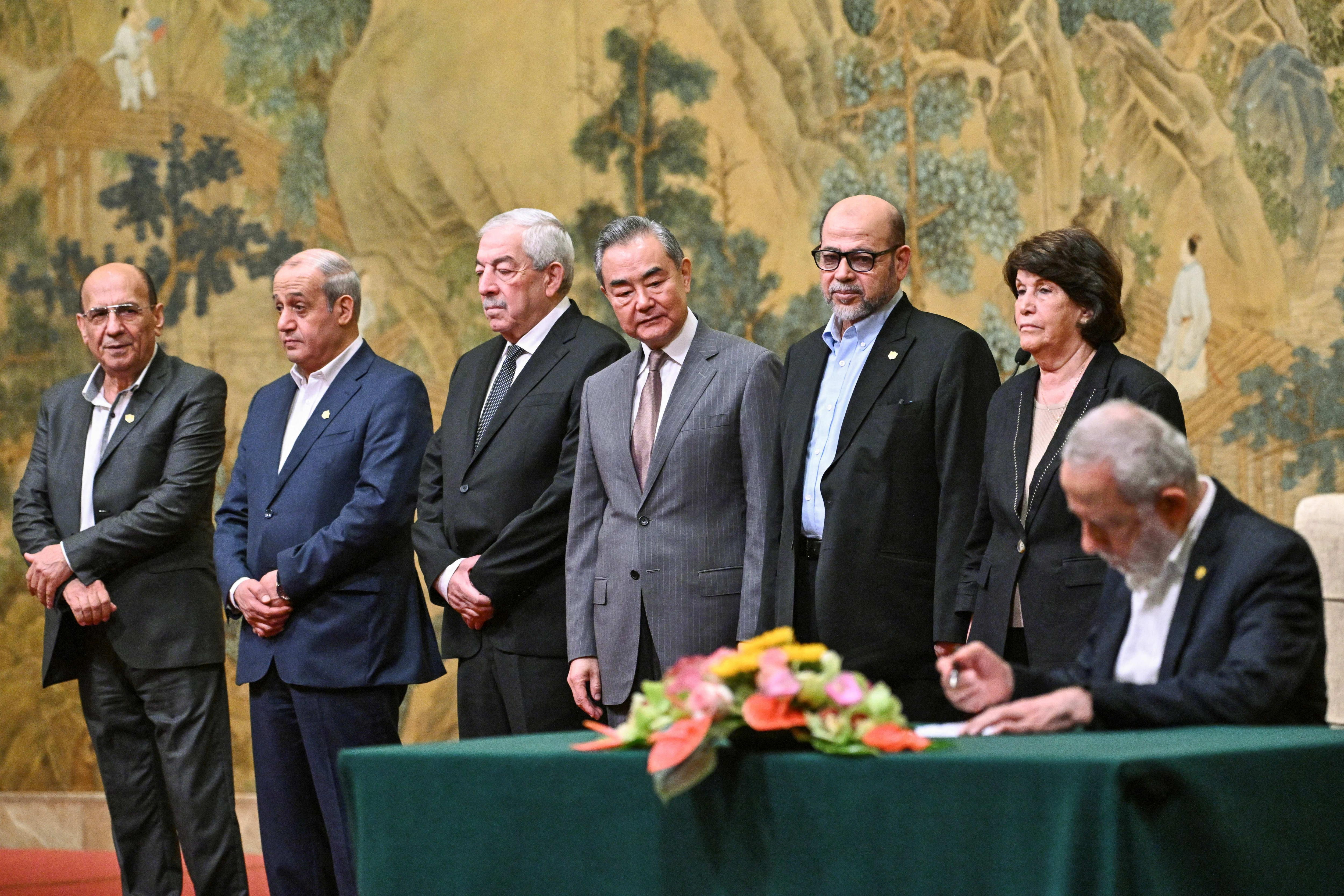 Facciones palestinas, como Hamás, acordaron un gobierno de unidad desde China