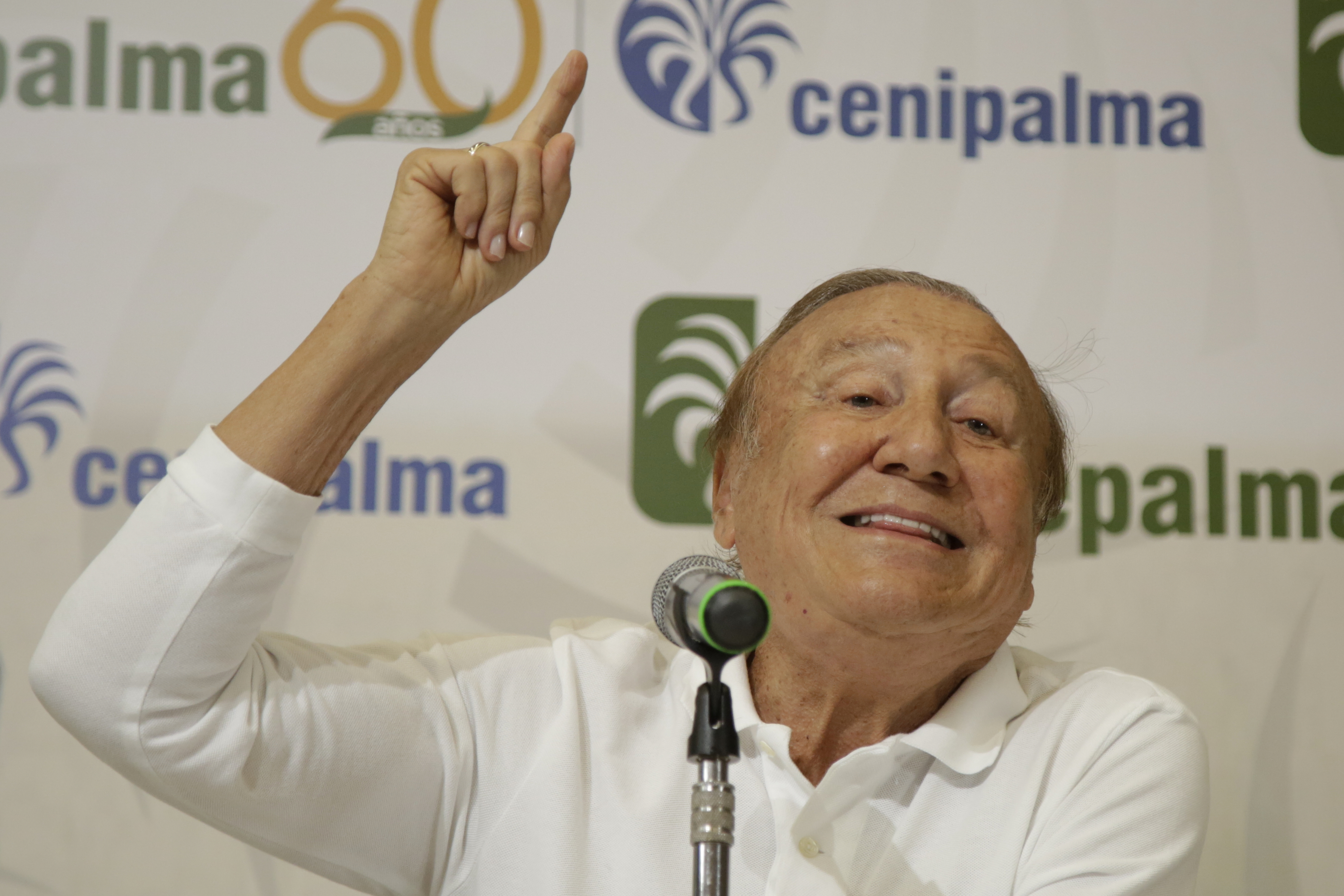 AME4494. BUCARAMANGA (COLOMBIA), 03/06/2022.- El candidato presidencial colombiano Rodolfo Hernández habla hoy durante el 50 Congreso Nacional de Cultivadores de Palma de Aceite, en Bucaramanga (Colombia). EFE/ Ricardo Maldonado Rozo