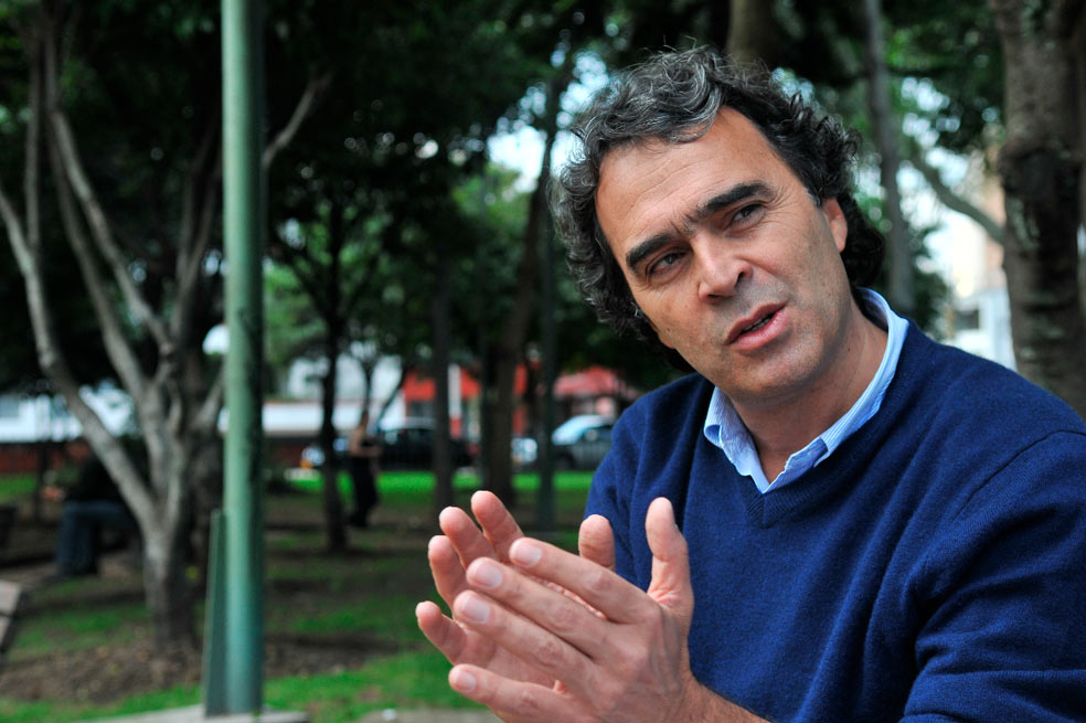 Contraloría de Antioquia embargó bienes de Sergio Fajardo