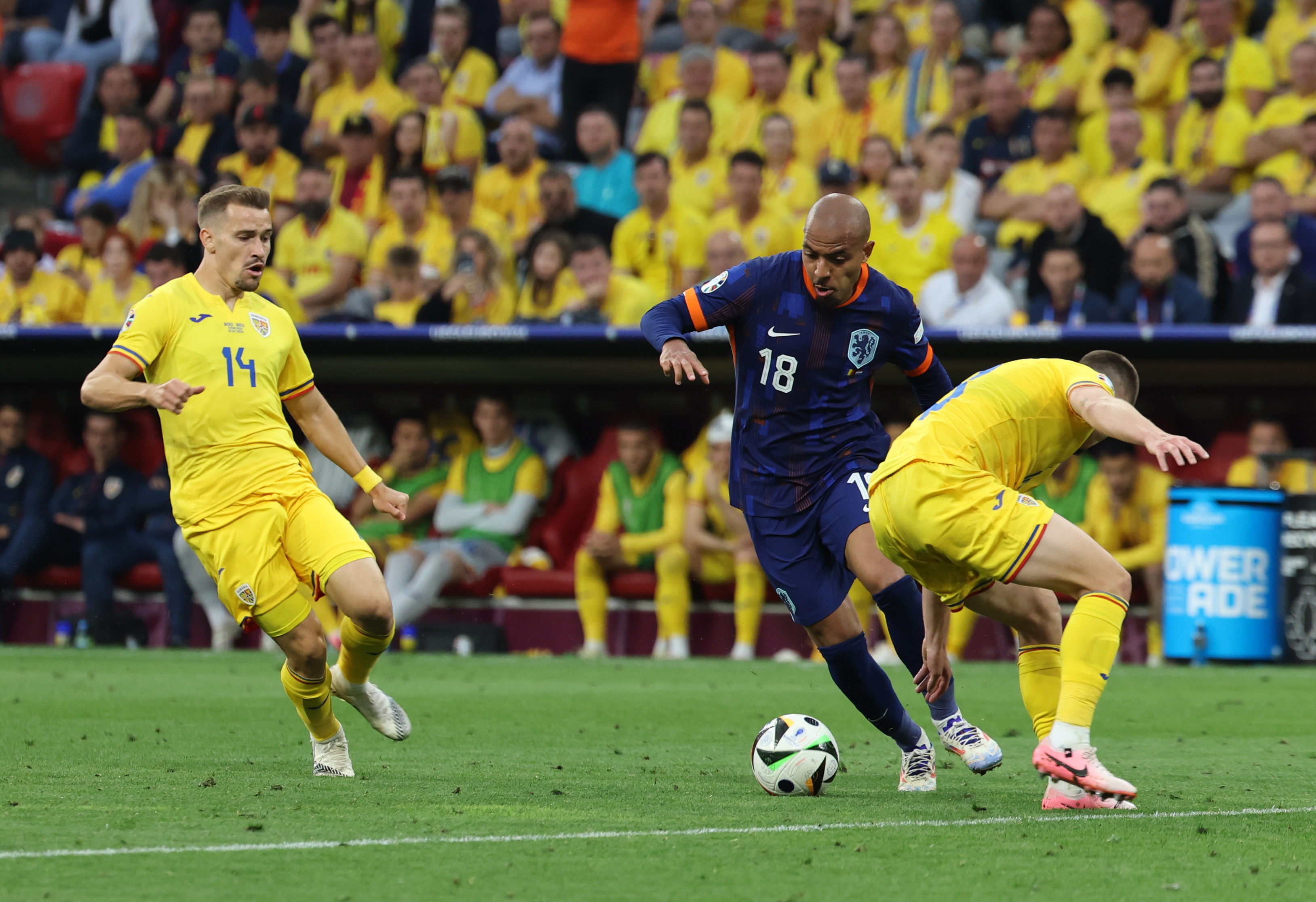 Munich (Germany), 02/07/2024.- Donyell Malen of Netherlands (C) scores the 0-3 goal during the UEFA EURO 2024 Round of 16 soccer match between Romania and Netherlands, in Munich, Germany, 02 July 2024. (Alemania, Países Bajos; Holanda, Rumanía) EFE/EPA/MOHAMED MESSARA
