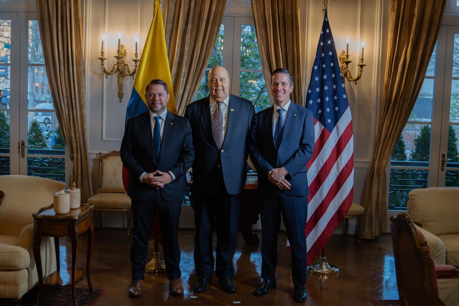 Embajada homenajea a los dos congresistas de origen colombiano de EE.UU.