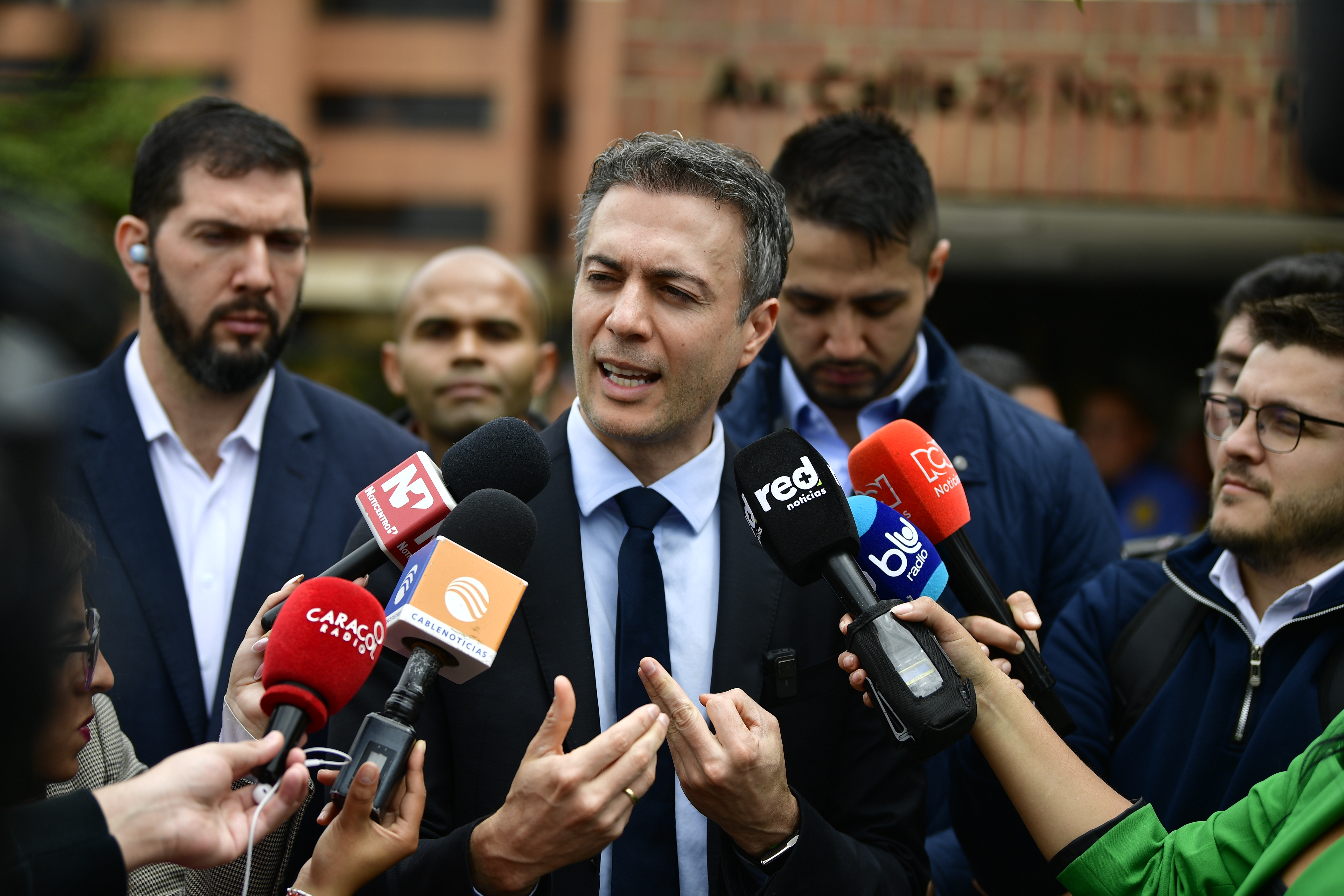 CNE autoriza la entrada de Daniel Quintero a la consulta de la izquierda