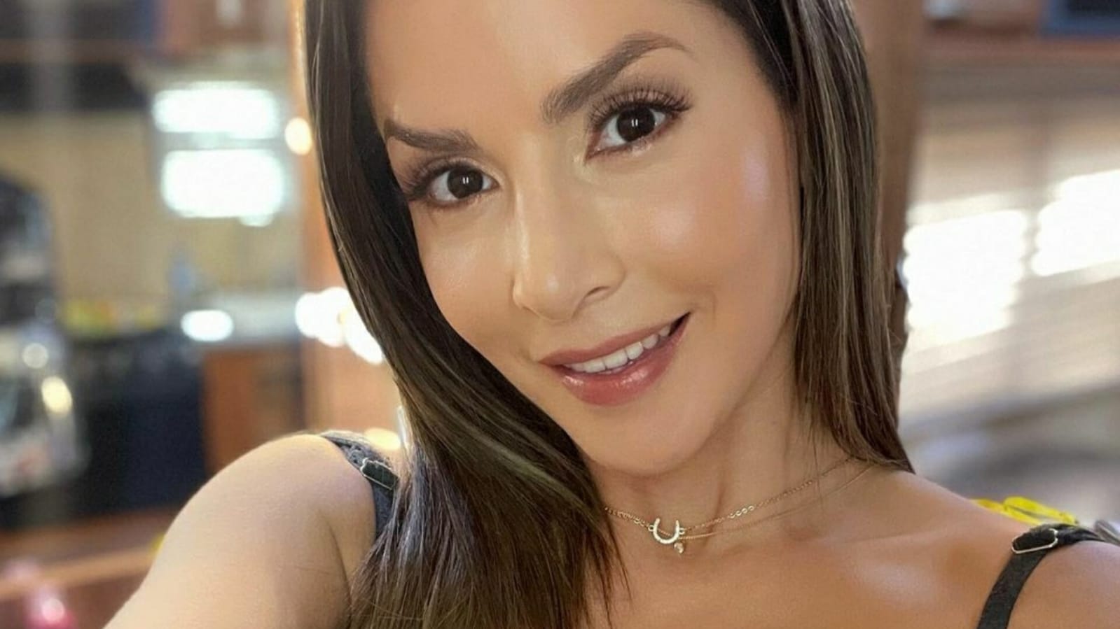 Carmen Villalobos lució un tono oscuro y corto en su cabello, para protagonizar a Alejandra Maldonado en 'Hasta que la plata nos separe'.