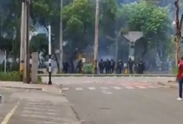 Encapuchado disparó con arma de fuego a la Fuerza Pública, en Medellín