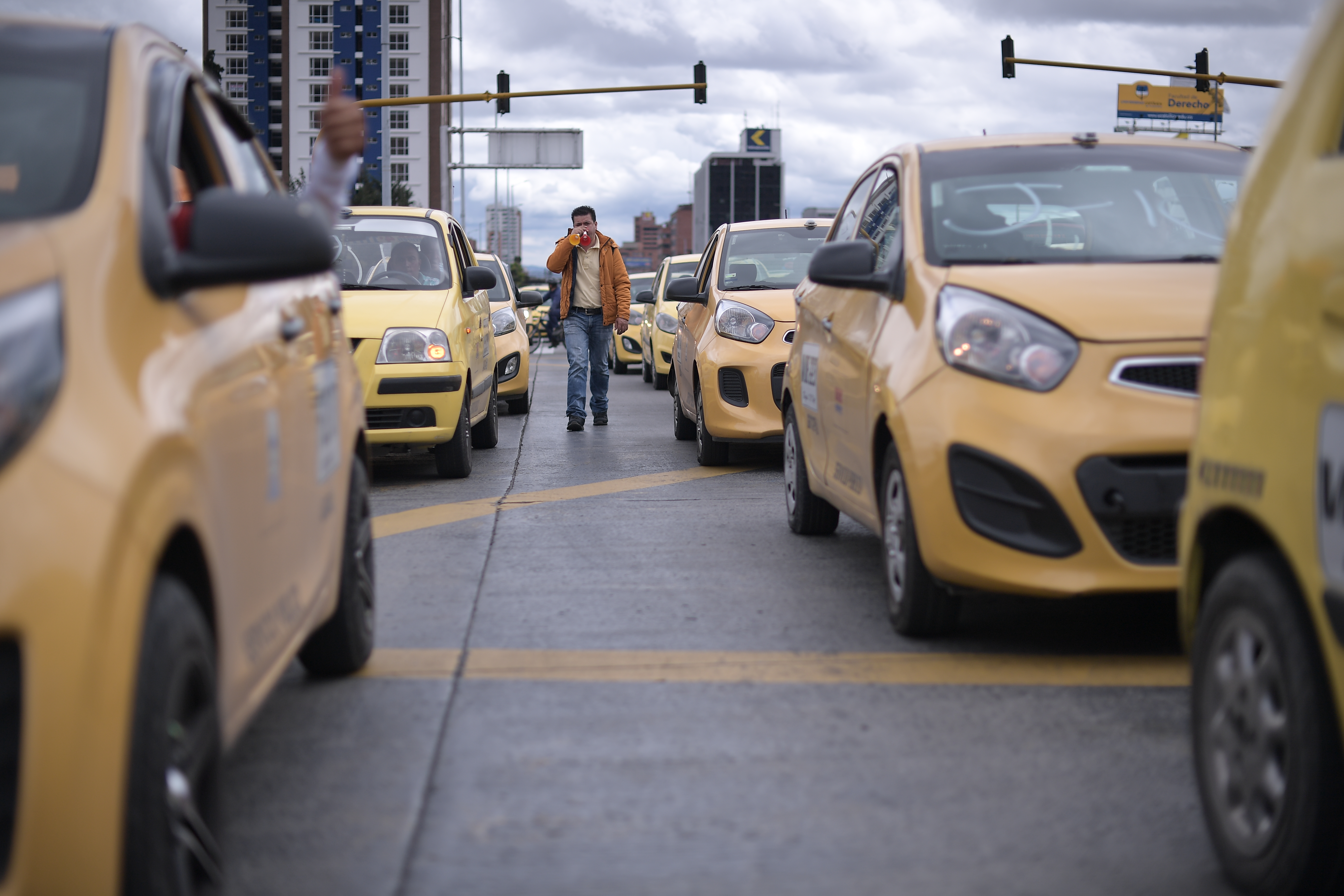 La lotería de los cien millones: el decreto que quiere hacer propietarios a taxistas