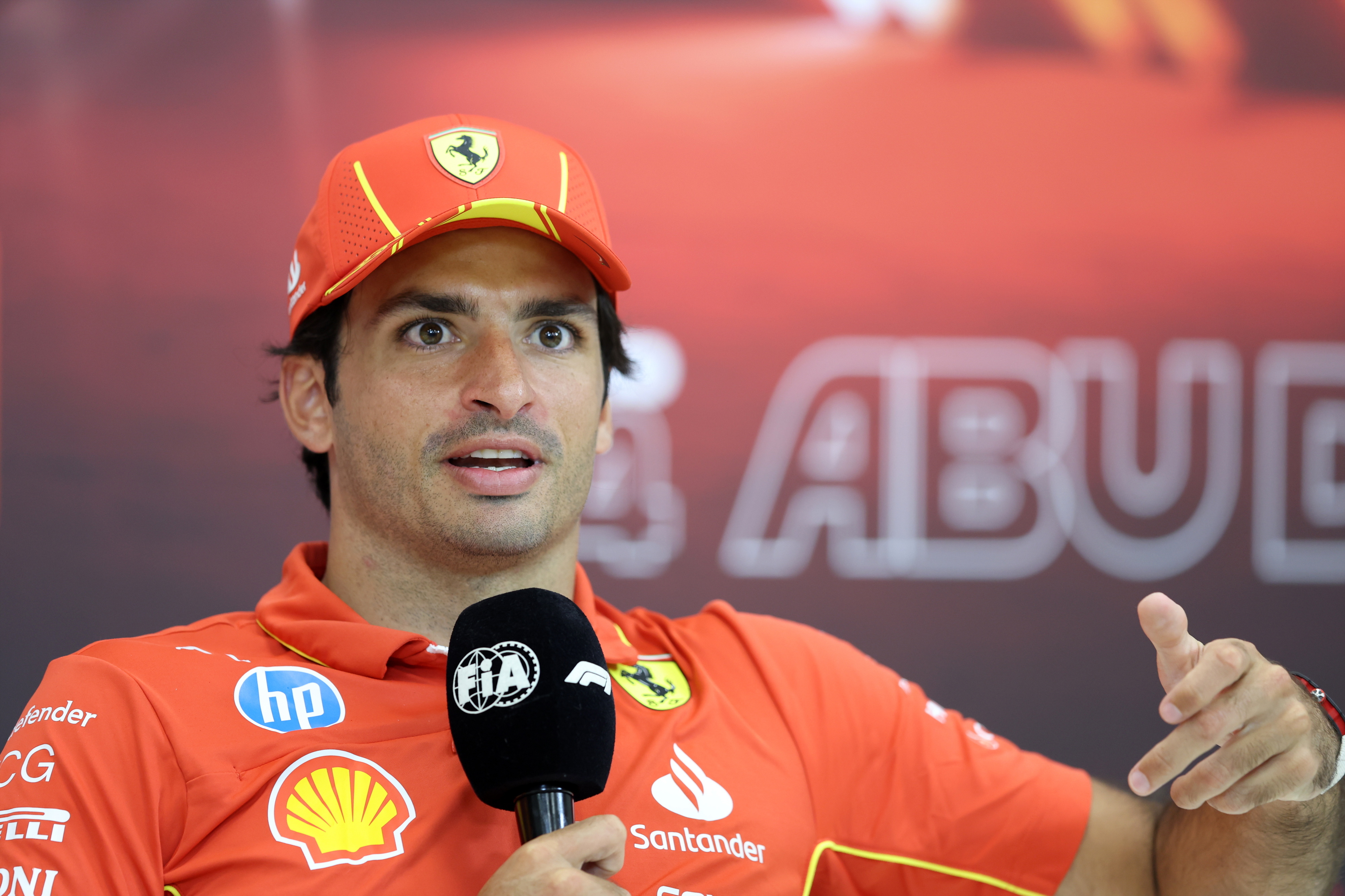 Abu Dhabi (United Arab Emirates), 05/12/2024.- Scuderia Ferrari driver Carlos Sainz Jr. of Spain attends a press conference ahead of the Formula One Abu Dhabi Grand Prix, in Abu Dhabi, United Arab Emirates, 05 December 2024. The 2024 Formula One Abu Dhabi Grand Prix will be held on the Yas Marina Circuit racetrack on 08 December. (Fórmula Uno, España, Emiratos Árabes Unidos) EFE/EPA/ALI HAIDER