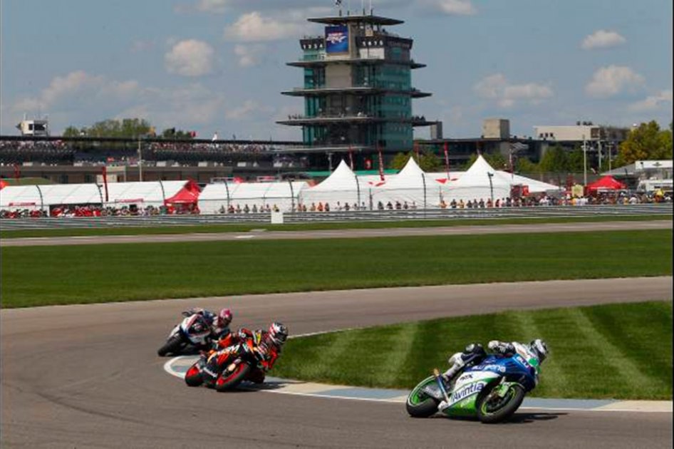 Yonny Hernandez y Michael Laverty Impresionan en Sepang