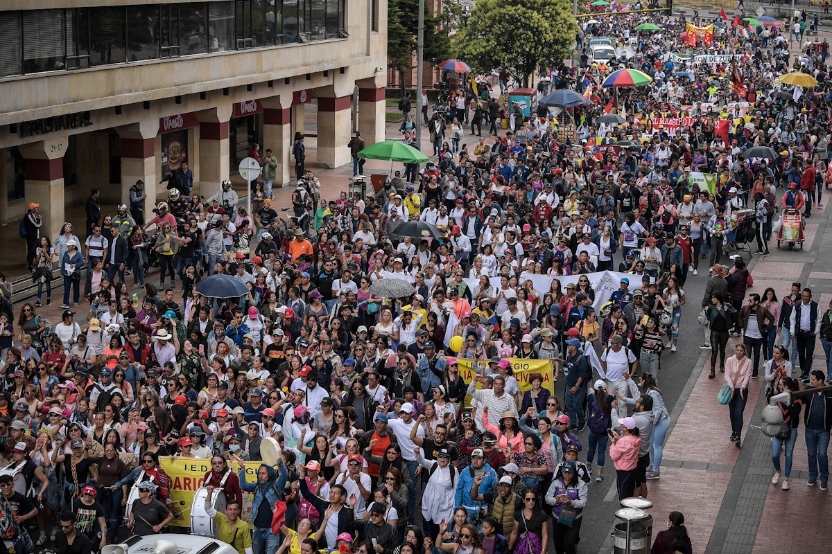 Movilizaciones 21 de febrero: se presentan disturbios sobre la carrera Séptima