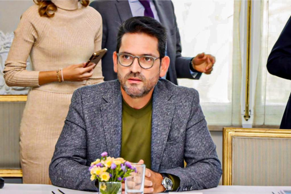 Denuncian al exgobernador Zuluaga por presuntas irregularidades en contratación