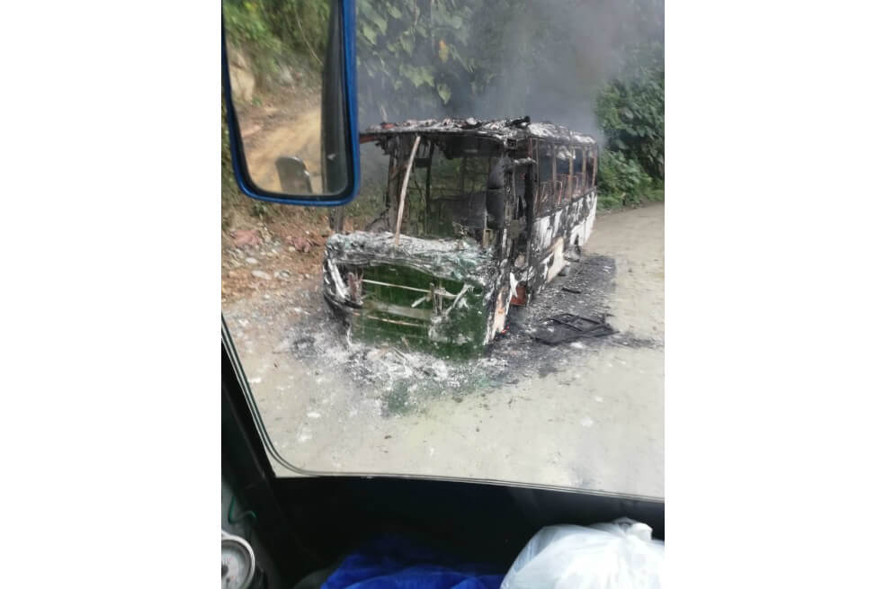Queman bus en la vía que comunica a Chocó con Risaralda