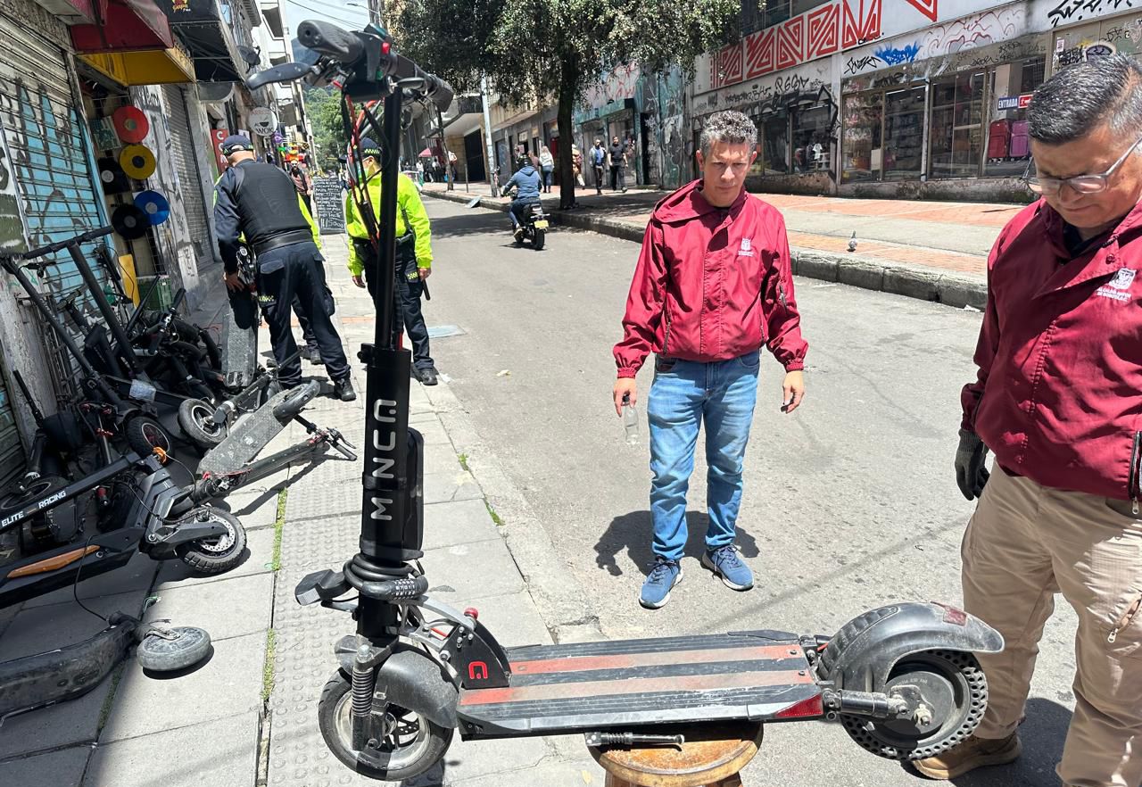 Desmantelan desguazadero de patinetas robadas en el centro de Bogotá