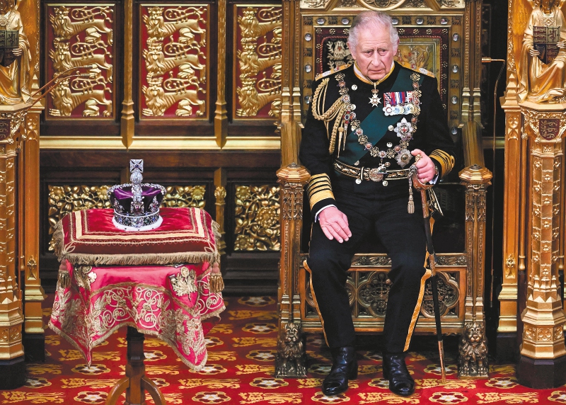 Carlos III: el peso de cargar con el legado de su madre