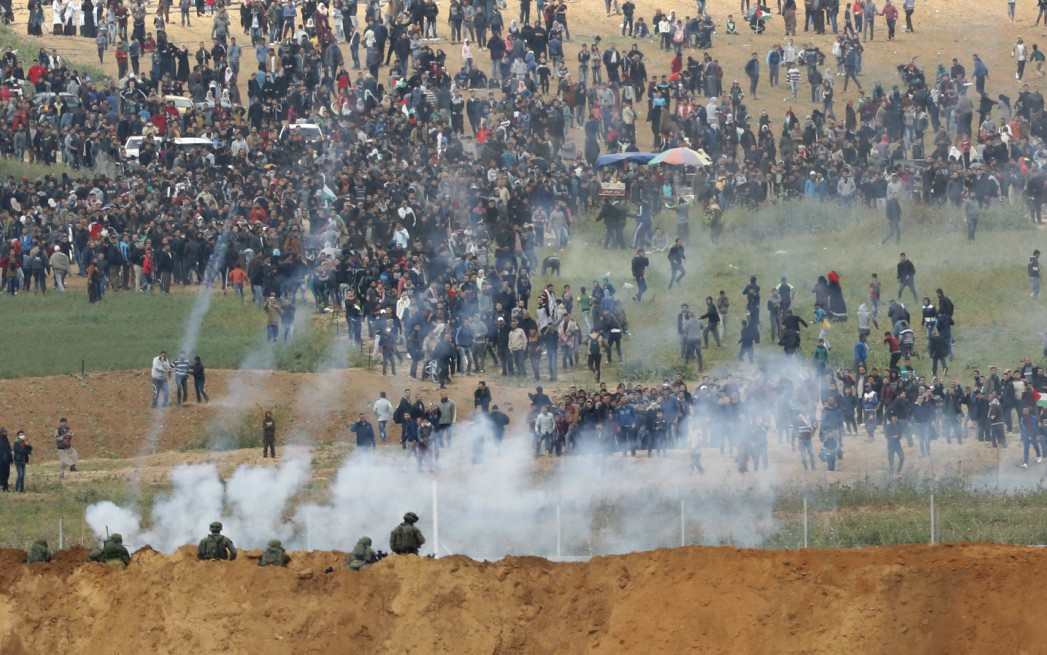 Una marcha palestina a la Franja de Gaza terminó en enfrentamientos con soldados israelíes. / AFP