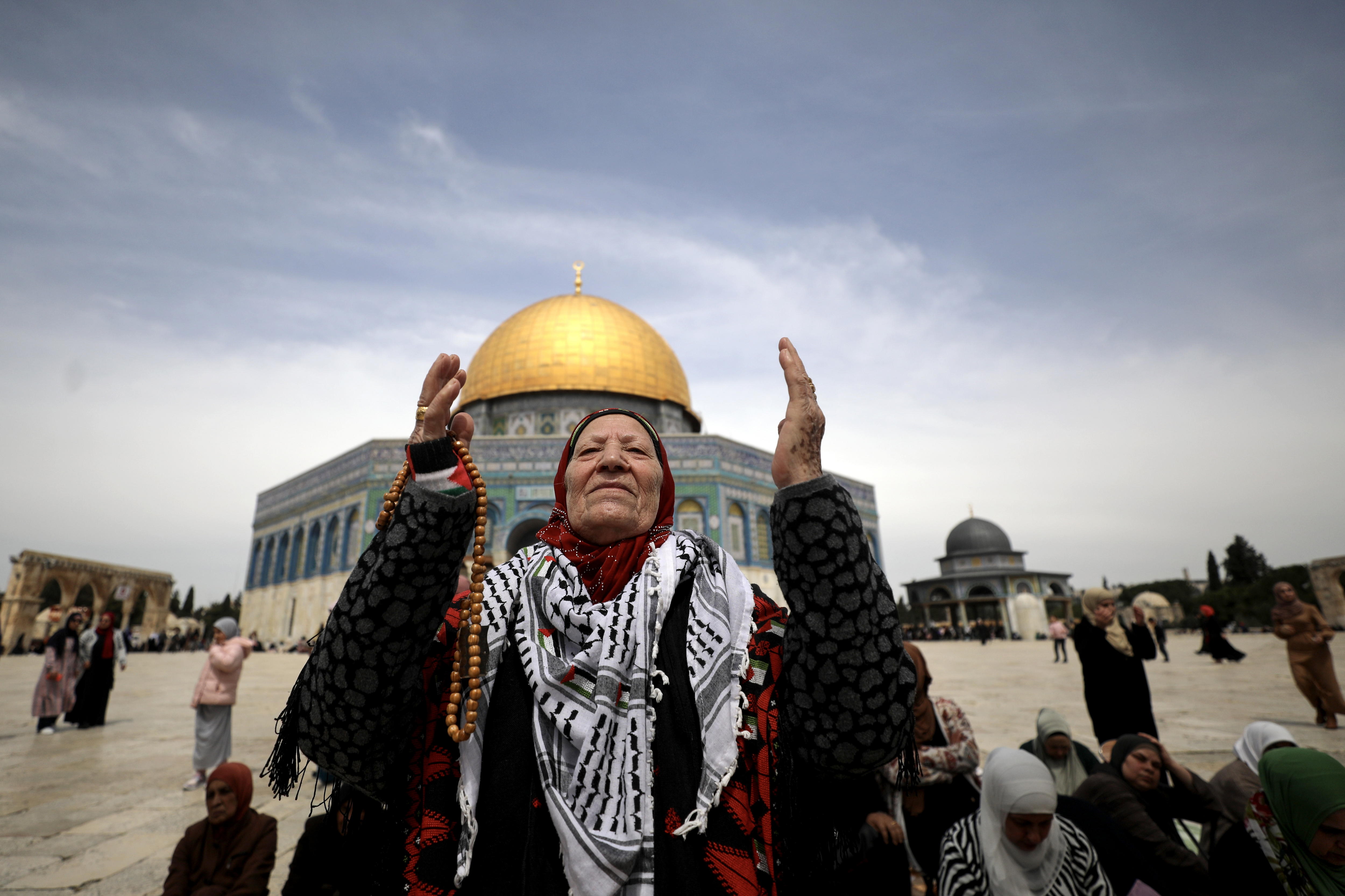 Ramadán: más de 1,5 millones de fieles fueron a Jerusalén en medio de la guerra