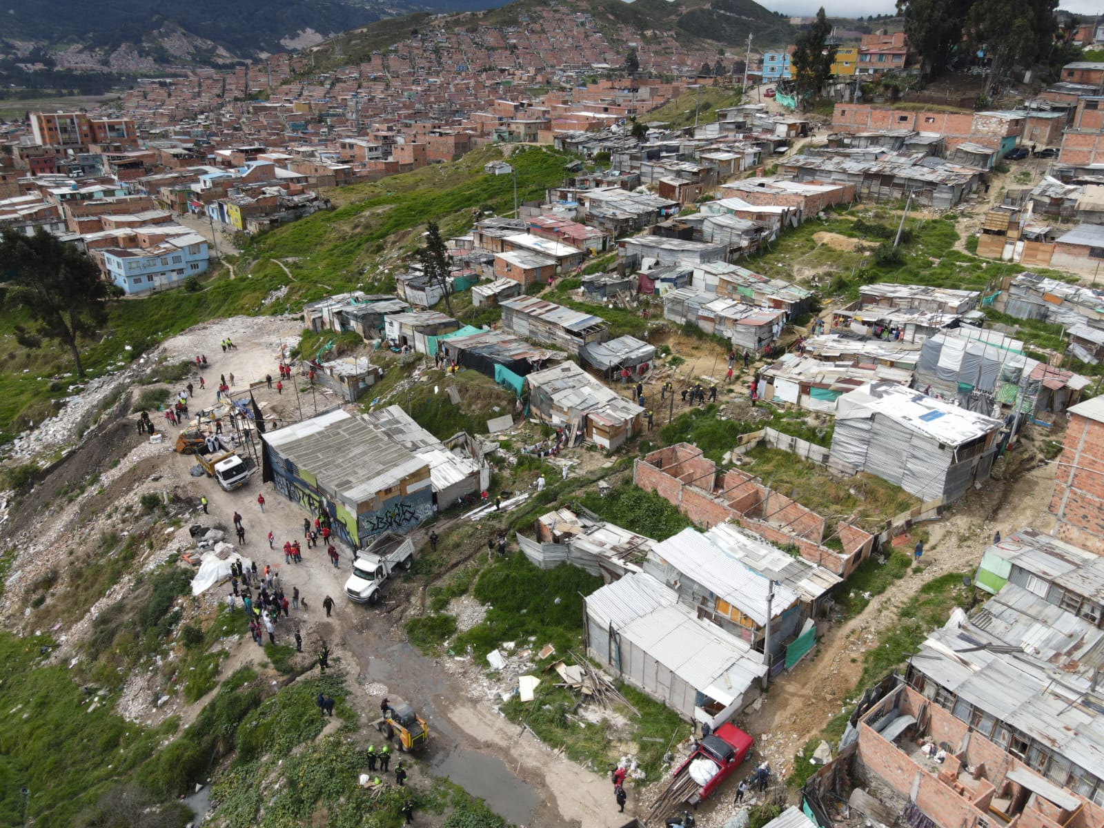 Desmontan viviendas ubicadas en zona de alto riesgo en Ciudad Bolívar