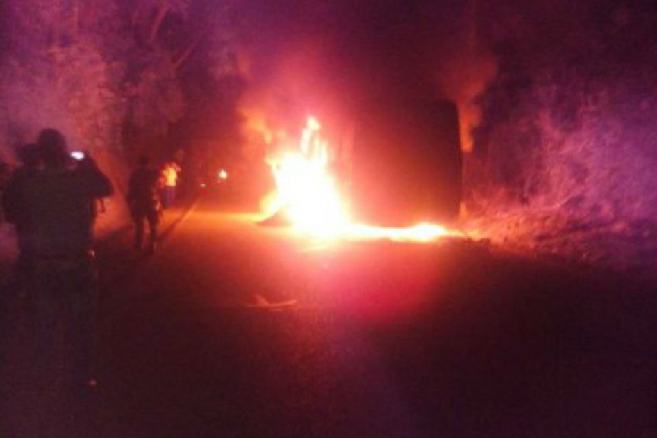 Guerrilleros de las Farc incineraron dos buses en el norte de Antioquia