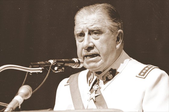 Justicia chilena dicta acusación contra militares por desviar dineros de Pinochet