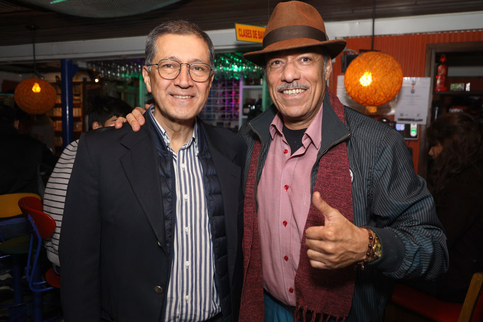Aca cumplió ocho años y lo celebraron en Galería café Libro el pasado jueves 26 de mayo,Sus promotores Julio Correal , Diana Ángel , Christian Villamil Y Julián Román agradecieron el apoyo.