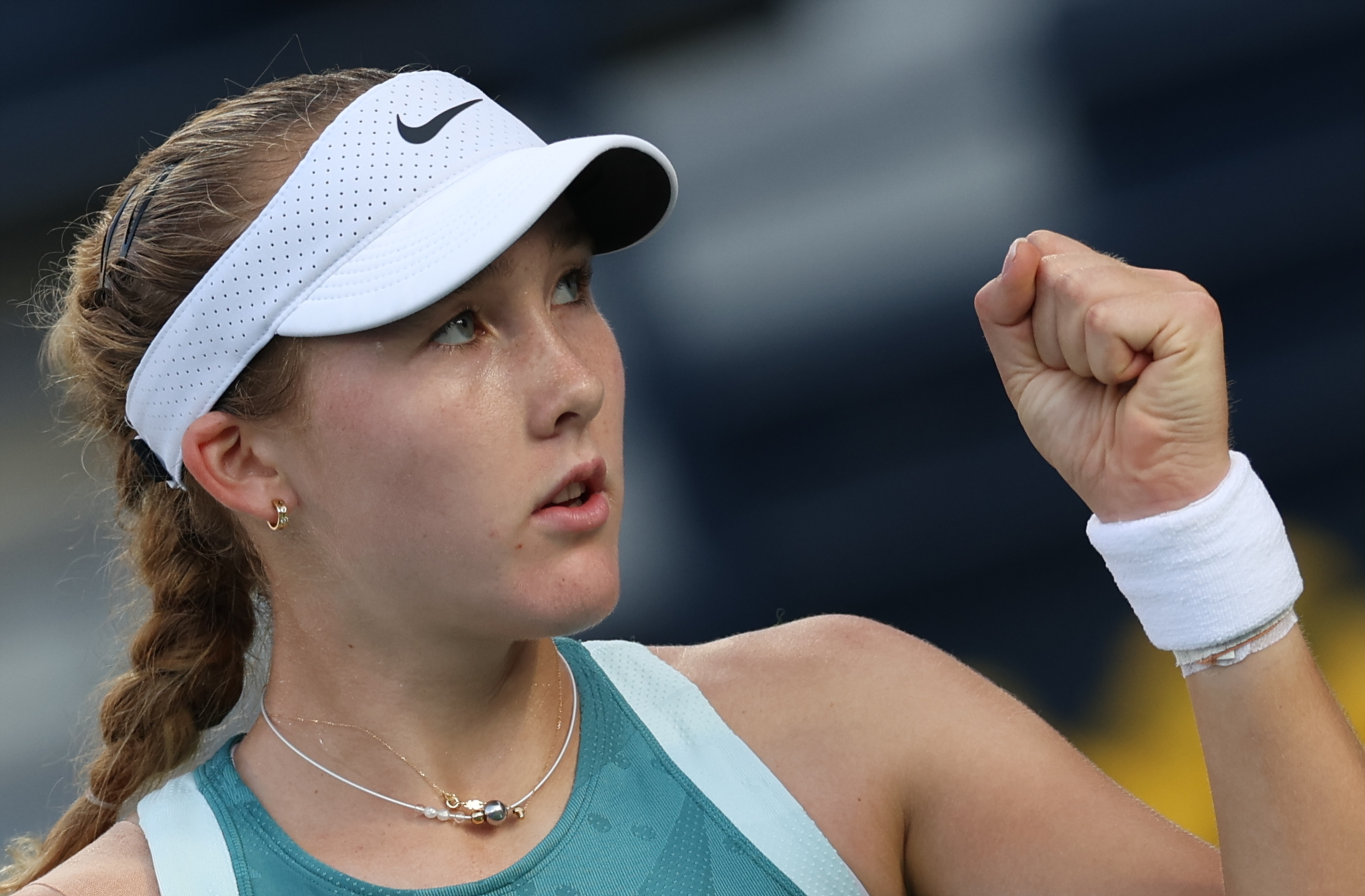 DUBAI (United Arab Emirates), 19/02/2025.- Mirra Andreeva of Russia reacts during her third round match against Peyton Stearns of the US at the Dubai Duty Free Tennis WTA Championships 2025 in Dubai, United Arab Emirates, 19 February 2025. (Tenis, Rusia, Emiratos Árabes Unidos) EFE/EPA/ALI HAIDER