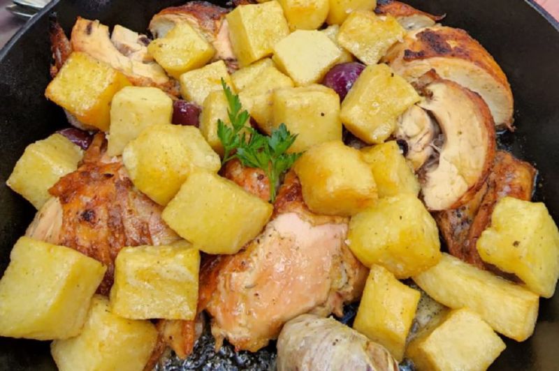 Receta para preparar pollo con rub y papitas asadas