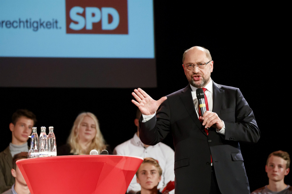 El líder del Partido Socialdemócrata (SDP) y candidato a la cancillería alemana, Martin Schulz da un discurso durante un acto de campaña en Mannheim. Alemania realizará elecciones este 24 de septiembre. / EFE 