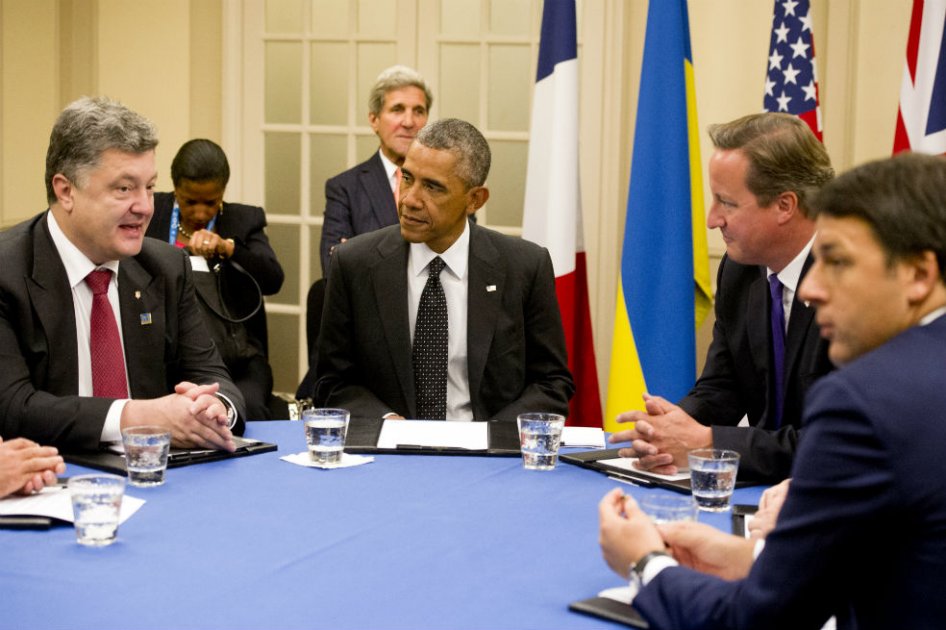 El presidente ucraniano, Petro Poroshenko, el presidente estadounidense, Barack Obama, el primer ministro británico, David Cameron, y el primer ministro italiano, Matteo Renzi durante una reunión sobre la situación en Ucrania.
