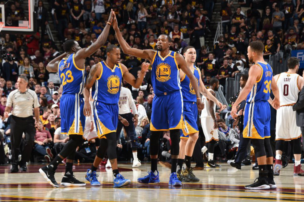 Warriors, a un triunfo del título en la NBA
