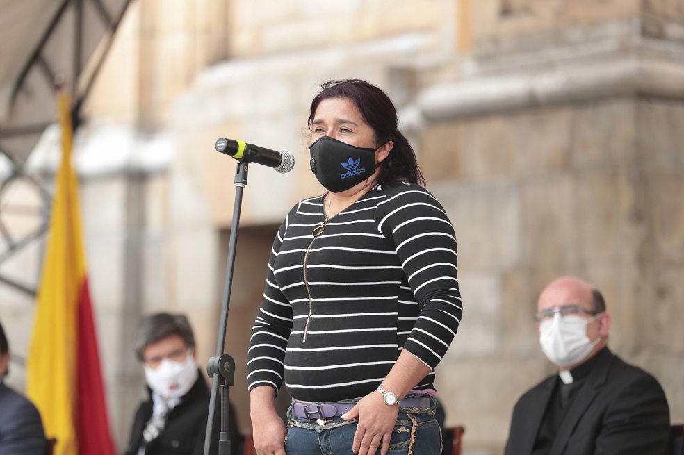 Mujer familiar de víctima de los actos violentos de las marchas en Bogotá.