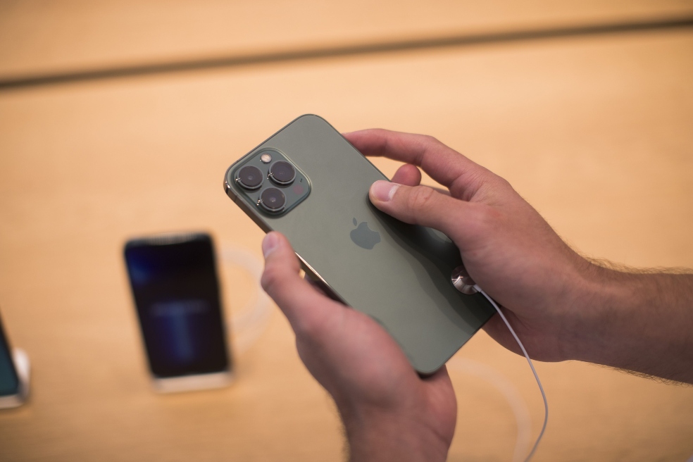 Truco de iPhone: así puedes hacer que tu celular hable mientras carga