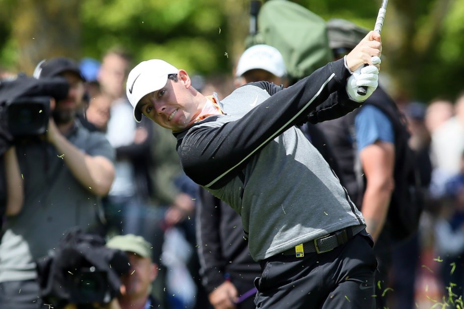 El norirlandés Rory McIlroy, en el fairway del cuarto hoyo durante la ronda final del Abierto de Irlanda. / AFP